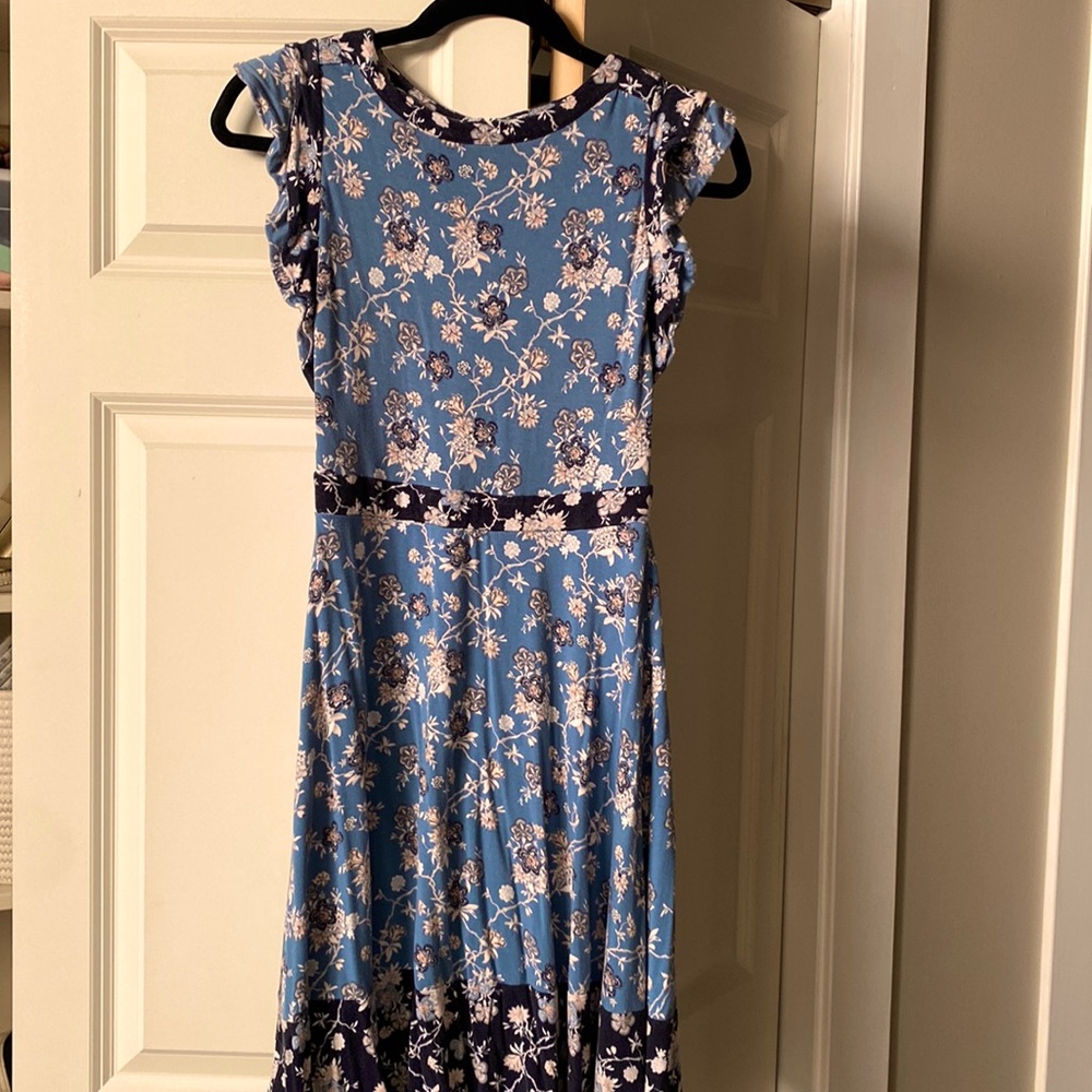Loft midi dress Size 2P - super soft and very flattering!